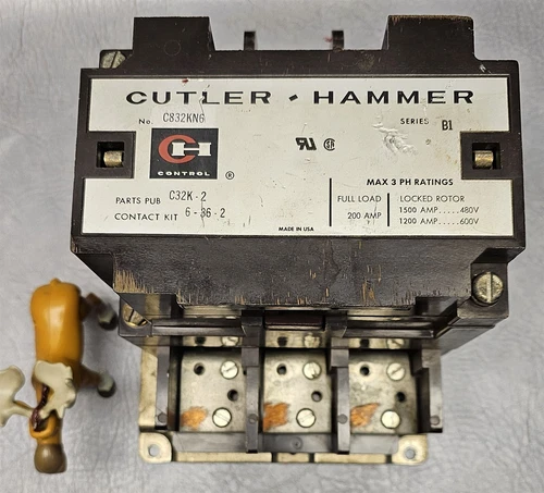 Cutler Hammer C832KN6 Contactor 120V Coil Series B1 