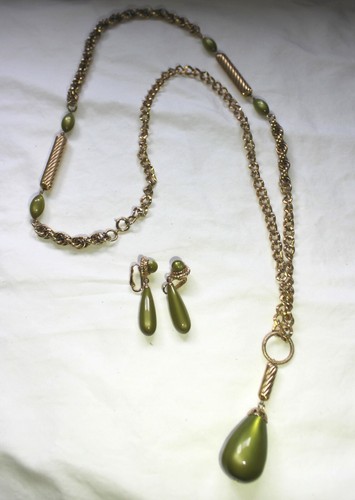 VINTAGE SARAH COVENTRY GOLD CHAIN 