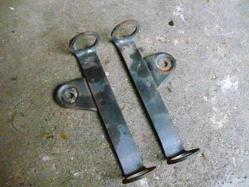 BRACKET, HEADLAMP RH