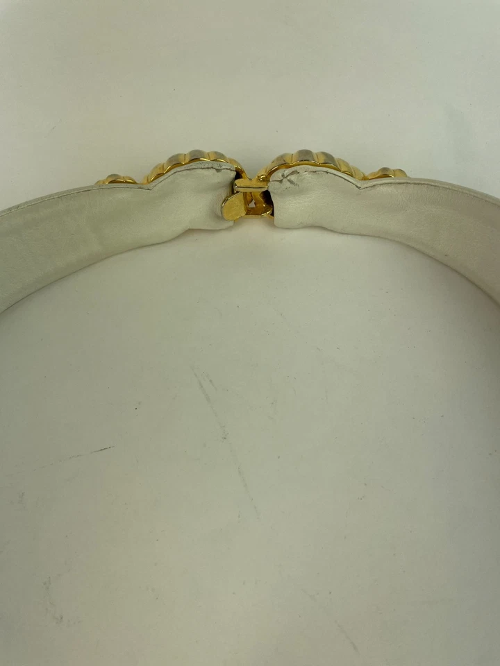 VTG. 80s Judith Leiber White Leather Adjustable Belt Gold Buckle Amen Wardy - Image 4 of 4