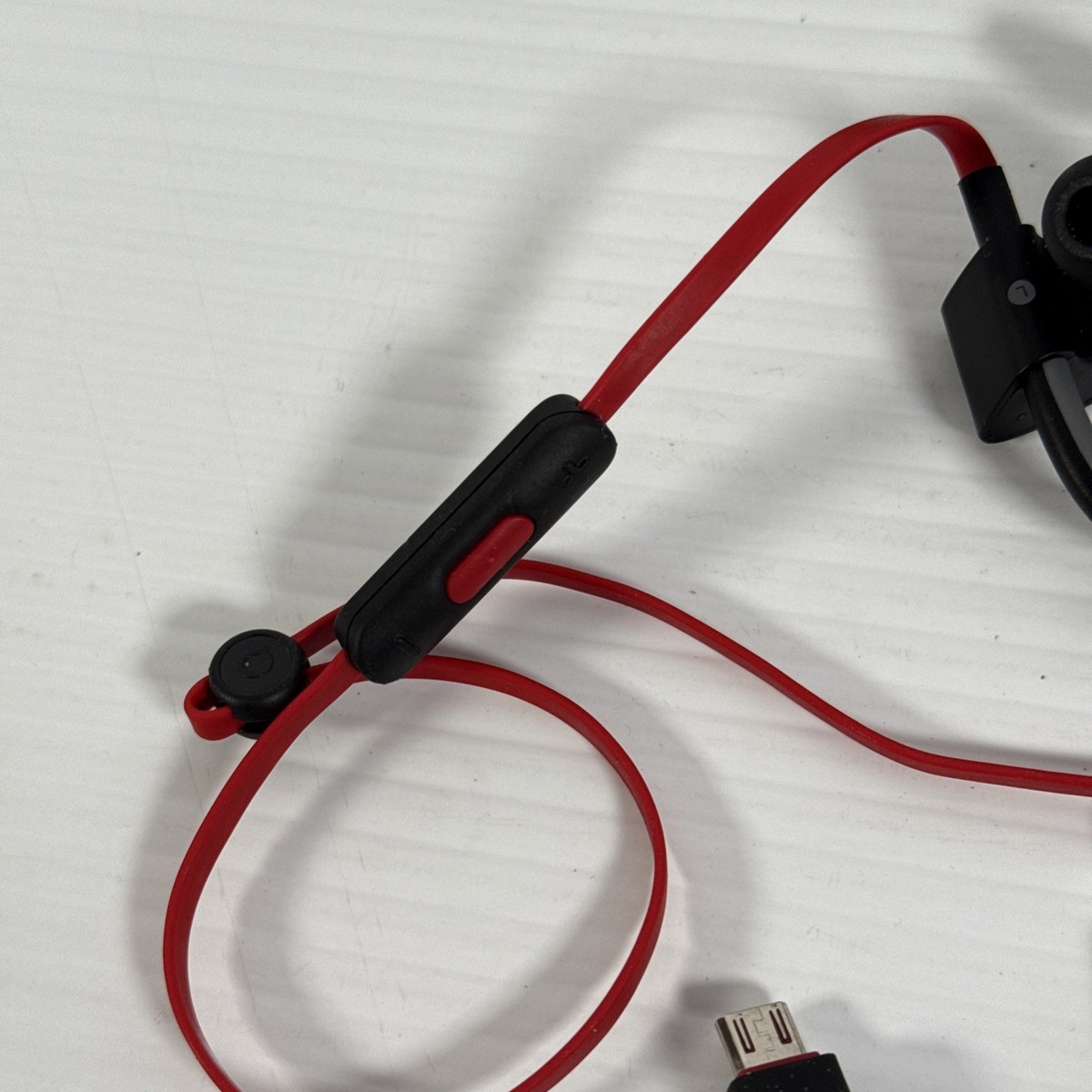 Beats Powerbeats2 B0516 Wireless In-Ear Headphones Black/Red w
