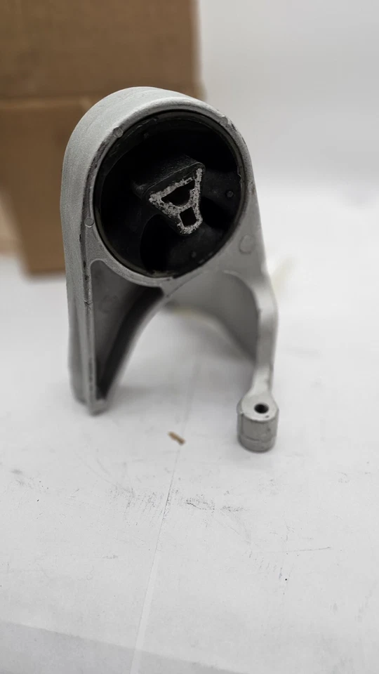 Anclaje de montaje de motor trasero 3049 para 01-06 Chrysler Sebring 01-06 Dodge Stratus Foto 2 de 4