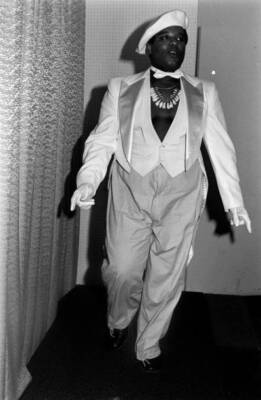 Fred Berry attends a party at the Miramar Hotel in Los Angele- 1977 Old Photo 3