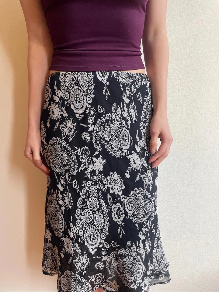 Falda midi de malla de cachemira blanca y negra Y2k Foto 2 de 4