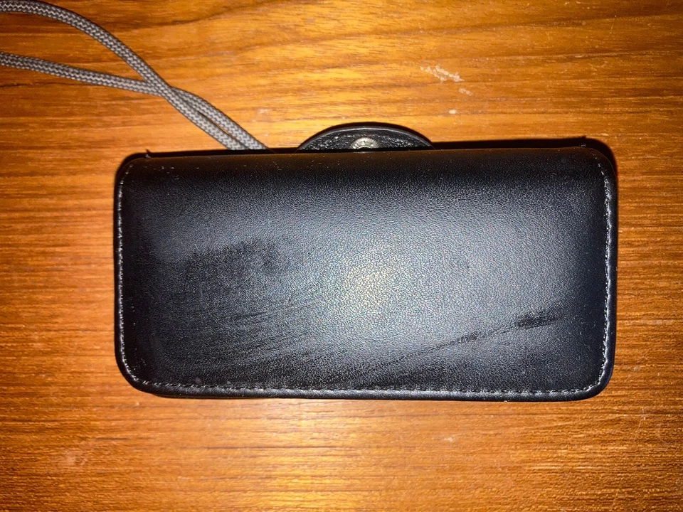 Olympus D700 12,0 MP Digitalkamera - Schwarz Ohne Ladegerät, Foto 2 von 5