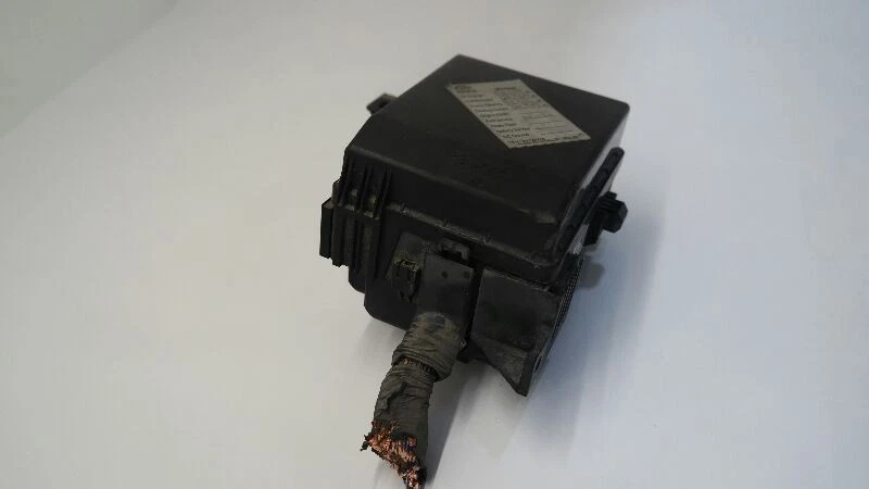 Mitsubishi Galant 2005 caja de fusibles compartimento del motor Foto 4 de 4