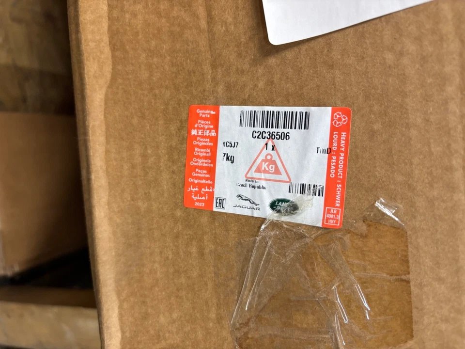 NUEVO OEM Jaguar 03-10 4.2L V8 SIN SOBREALIMENTADOR RADIADOR TRANSMISIÓN AUTOMÁTICA C2C36506 Foto 2 de 3