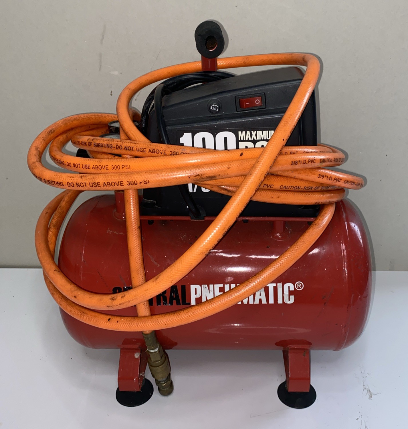 100psi - 1/3 Hp - 3 Gal  - Used