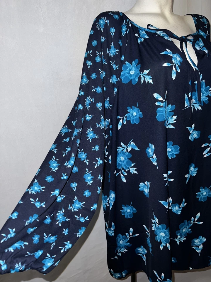 Túnica informal floral azul y blanco manga 3/4 floral Woman Within Top para mujer 2X Plus Foto 3 de 4