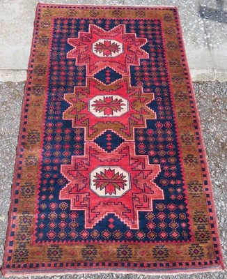 Alter Türkischer Wollteppich. Stern Medaillon Muster, 178 cm x 108 cm.
