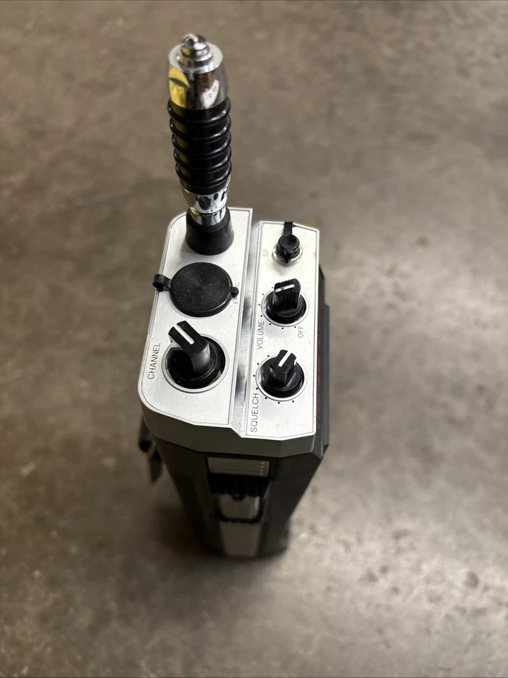 Radio Shack Realistic TRC-212 Walkie Talkie. - Image 3 of 4