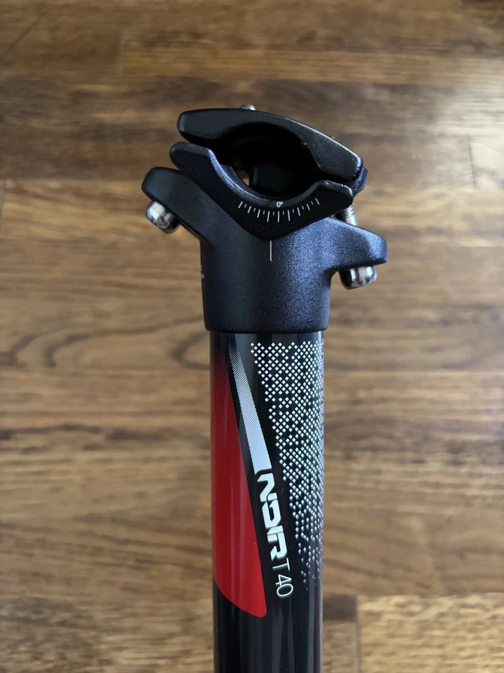 Tija de sillín de carbono superligera Truvativ Noir T40 | 31,6 | 400 mm | Pernos Ti Foto 3 de 4