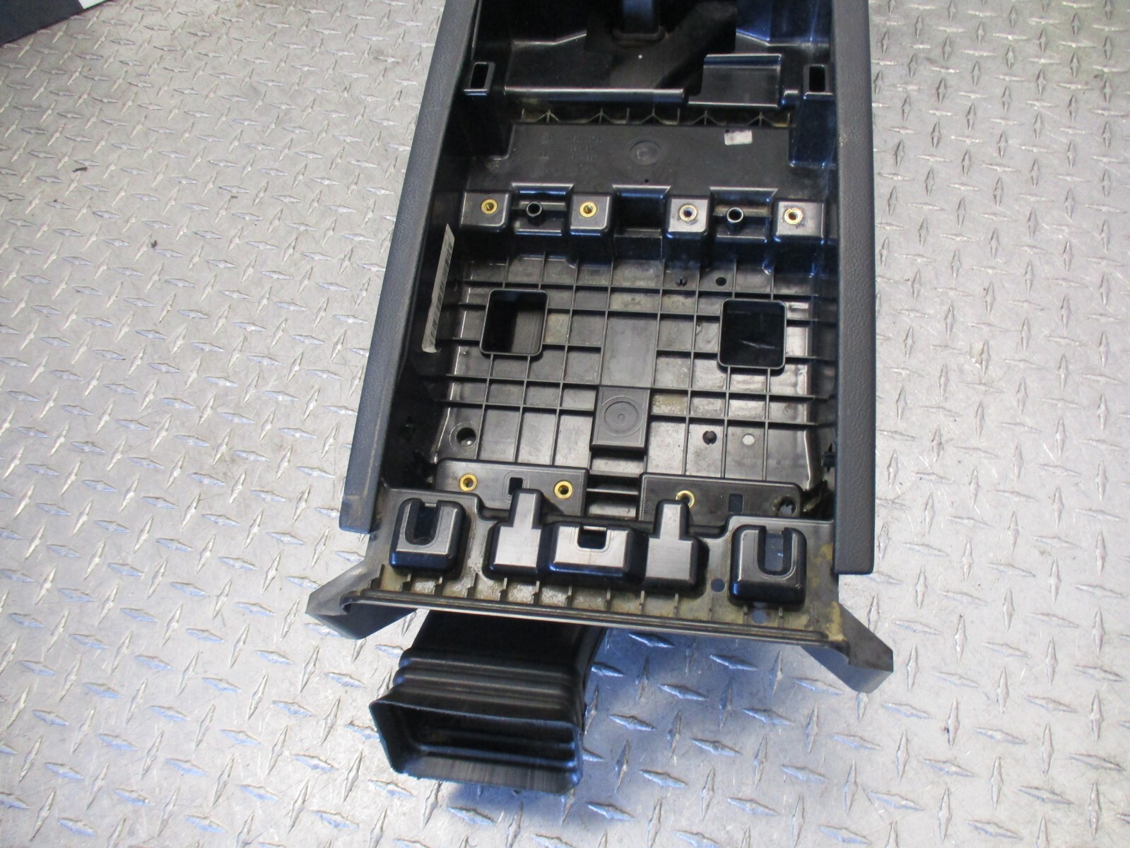 14-17 2017 Maserati Ghibli CENTER CONSOLE 105157436 105088372C 06700190440