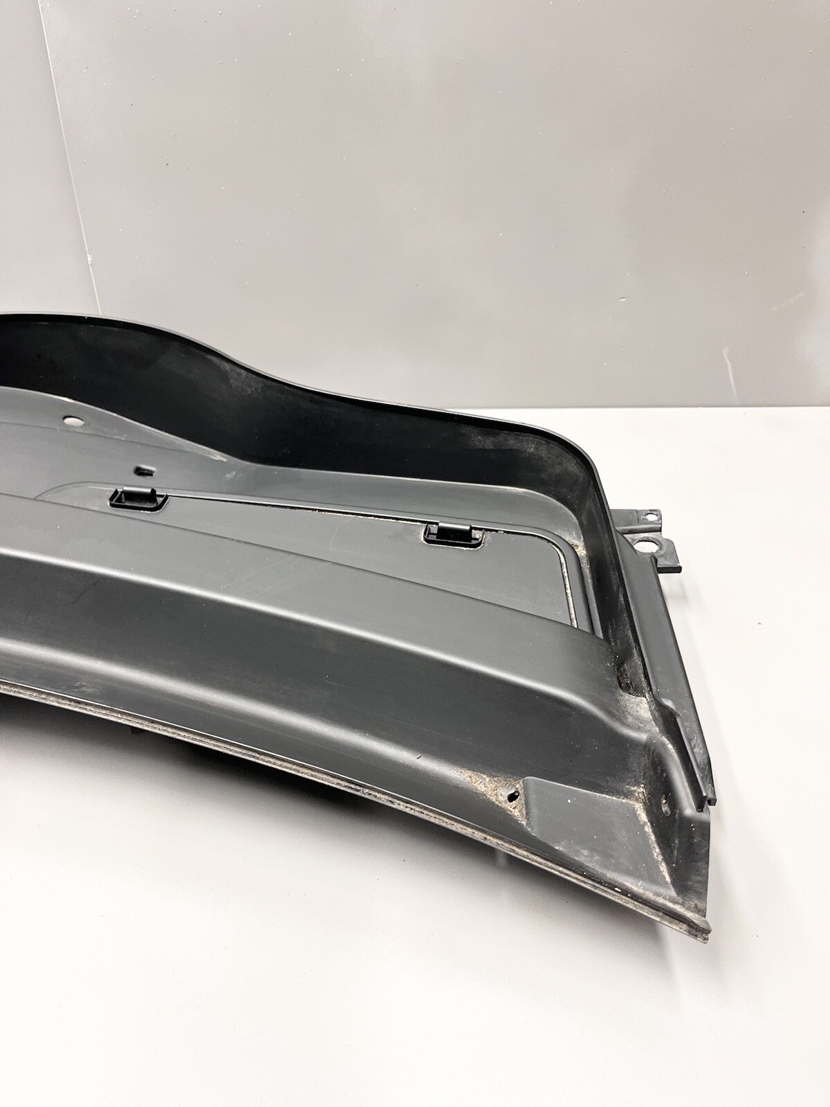 ⭐️2017-2022 MASERATI LEVANTE FRONT WINDSHIELD COWL VENT TRIM PANEL 670040250 OEM