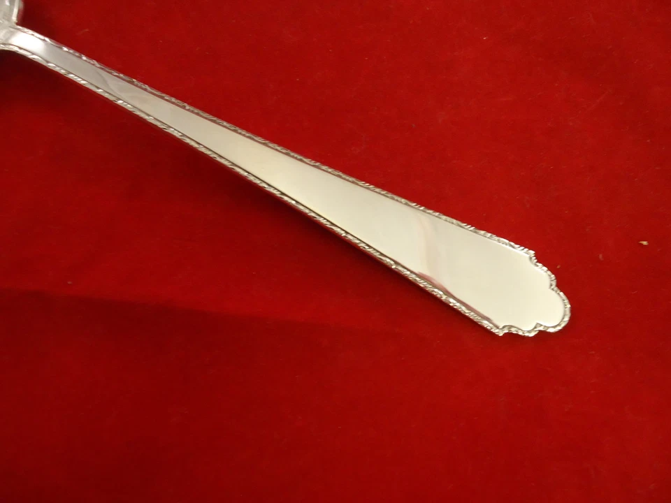 William & Mary by Lunt Sterling Silver Berry Spoon with Embossed Bowl 8755 - Image 3 of 3