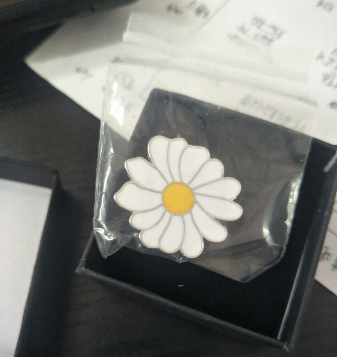【Peaceminusone】 Joopiter Daisy Pin Set White Peaceminusone x Joopiter Daisy Pin Set White / Fedex | eBay