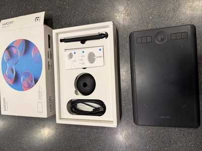 Wacom Intuos Pro Digital Graphic Drawing Tablet Mac/PC, Small (PTH460K0A)