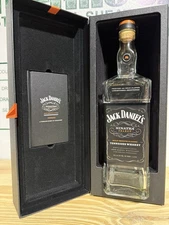Jack Daniels Frank Sinatra Select Empty Bottle w/Original Box Book