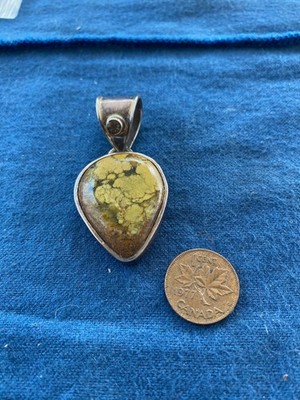 Sterling Silver, brownish/yellow colored Agate stone heart shaped Pendant, 15 g.