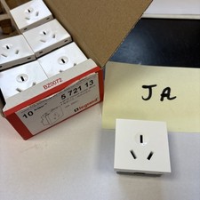 5 721 13 Legrand Arteor Chinese 2P+E White 1 Gang Plug Socket Insert