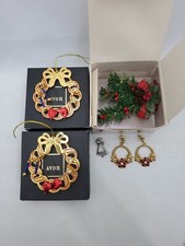 5 Vintage Avon Christmas Jewelry Peices - Brooch - Earrings - Pin