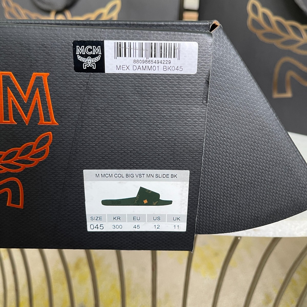 【関税&送料込】Mcm Black Rubber Slippers s-l400.jpg