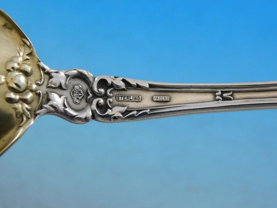 Cuchara de bayas de plata esterlina lavada en oro de 8 1/2" de Nuremberg por Alvin servidor de colección Foto 4 de 4