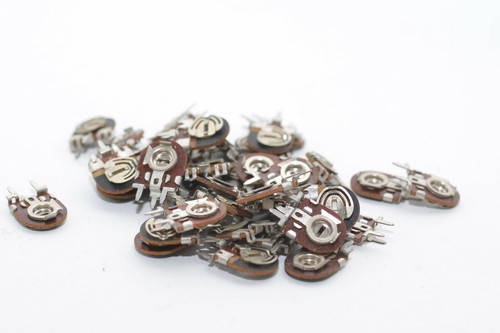 15x Vintage Mini-Trimmer / Potentiometer von RFT, 220 Ohm lin, stehend, DDR, NOS - Picture 6 of 6