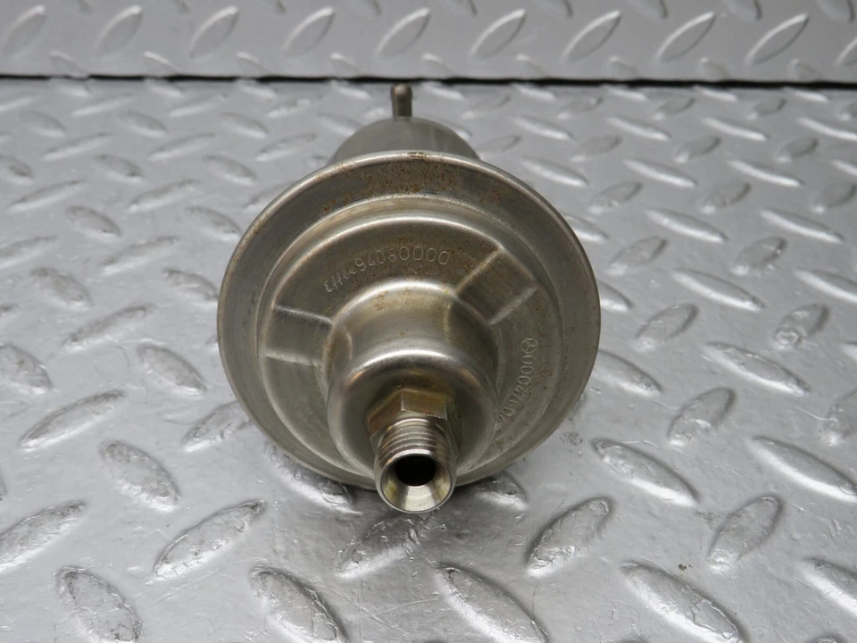 ⚙35347⚙ Mercedes-Benz R107 280SL Fuel Pressure Regulator Bosch 0004760421 - Image 2 of 4