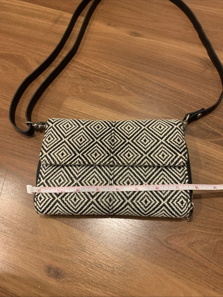 Bandolera Jewel By Thirty-One tapiz negro y marfil con correa de cadena de cuero sexy Foto 3 de 4