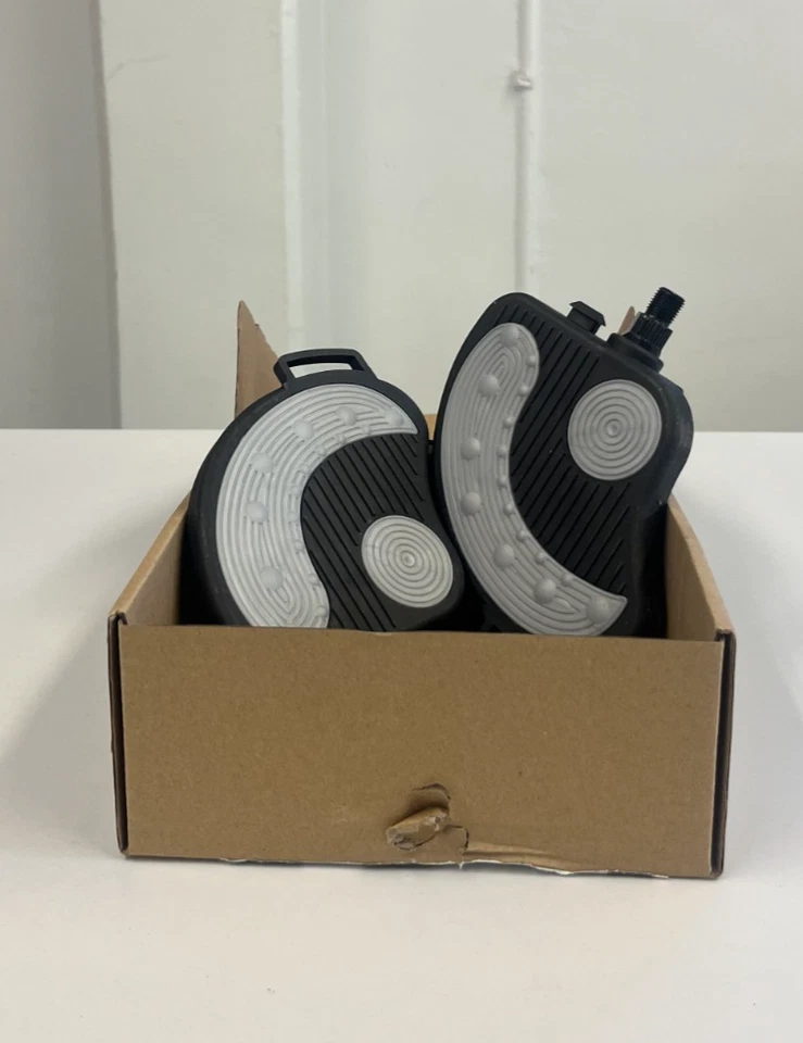 PARA CARIDAD - 1 Par de Pedales de Bicicleta de Ejercicio Trinka con Correas Foto 2 de 2