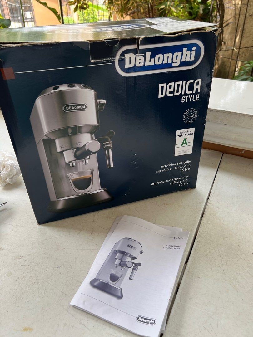 Foto 3 van Delonghi Dedica Espresso Machine / Koffiemachine + Accessories