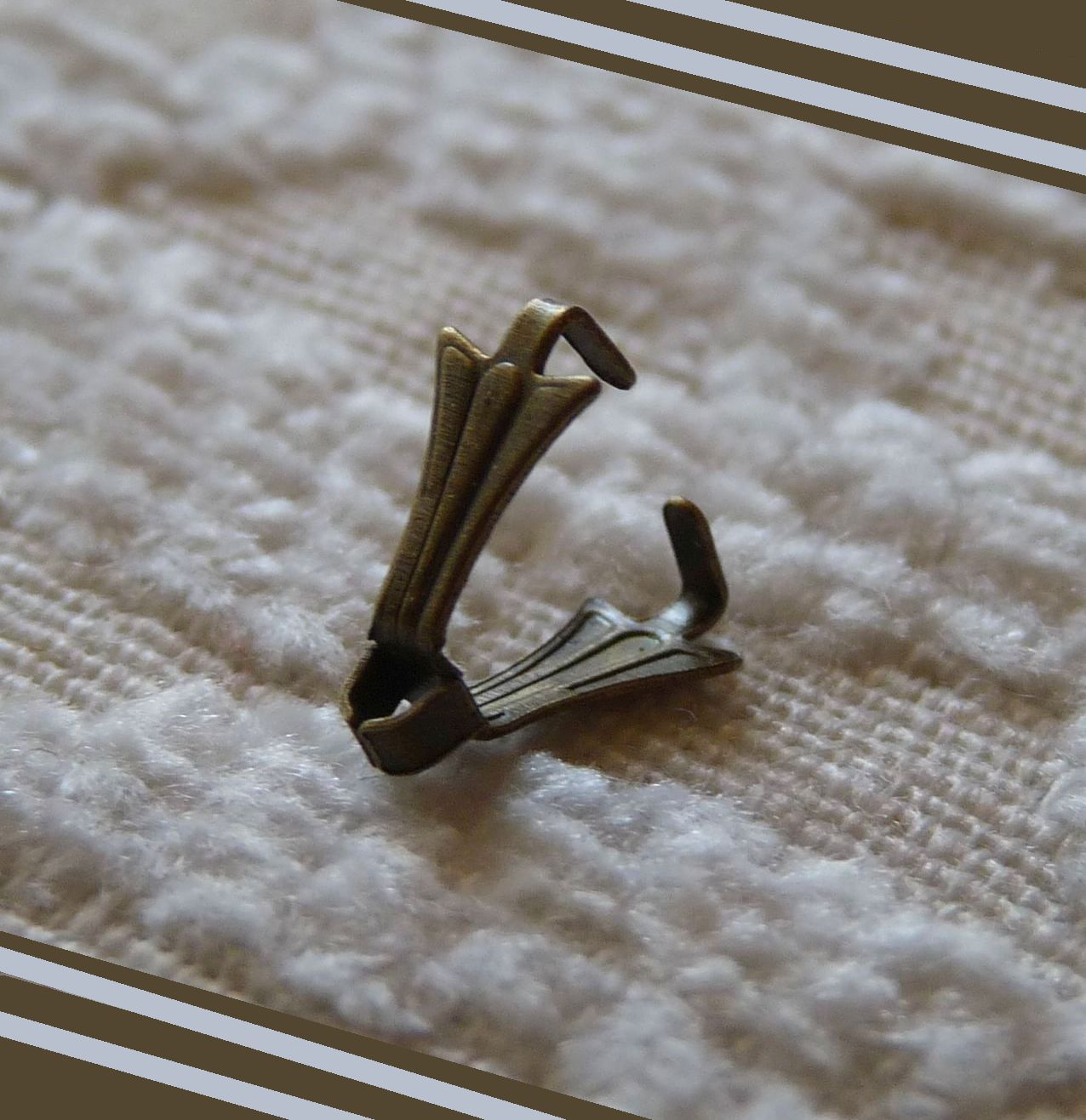 20pcs Earrings Pinch Bails for Pendants Bead Connector 10x4mm Bronze