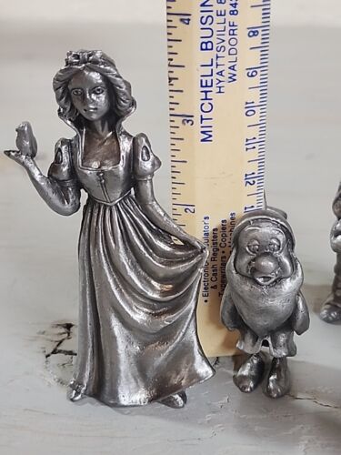 schneeweiß & die 7 Zwerge Zinnfiguren 8er Set: Weihnachtsgeschenk Feenschwanz - Bild 10 von 14