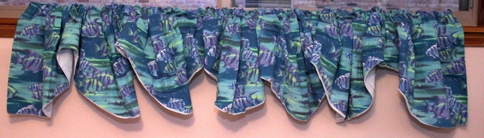 "Cenefa festoneada patrón de pez azul turquesa púrpura - 184"" de ancho x 18" de ancho" Foto 2 de 4