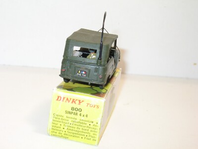Dinky Toys Renault 4L Gendarmerie - Sinpar Militaire, Avec Radio Et Antenne, Complet