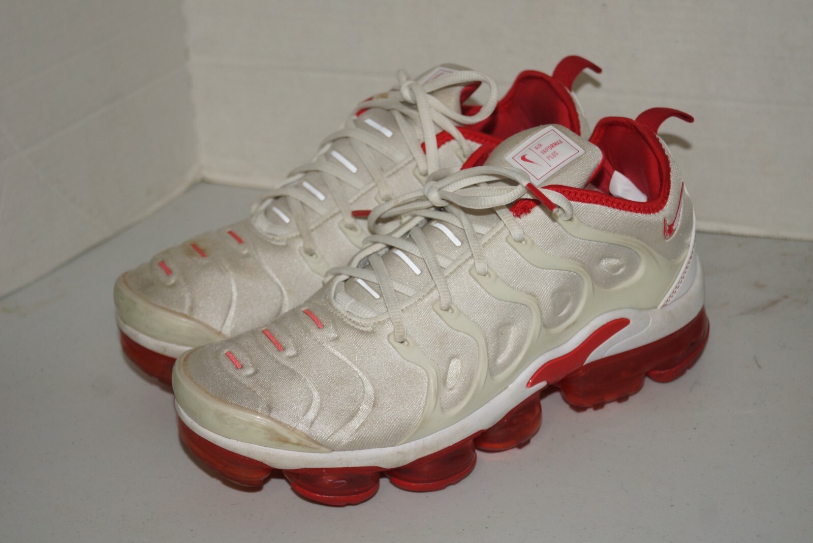 Nike Air Vapormax Plus Mens Size 9.5 White Red Running Sneakers Shoes thumbnail 8