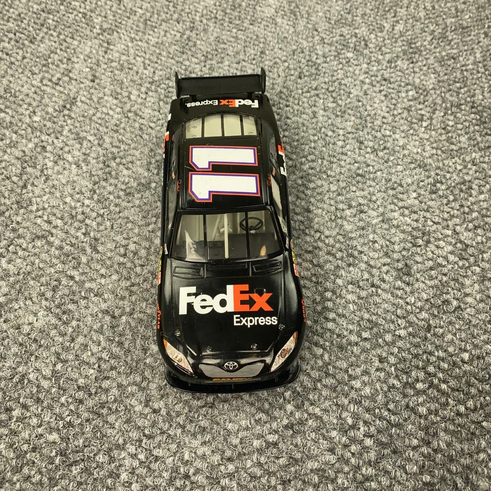 Carro de metal fundido Denny Hamlin #11 NASCAR 2008 FedEx Express Toyota Camry 1:24 - Imagem 2 de 4