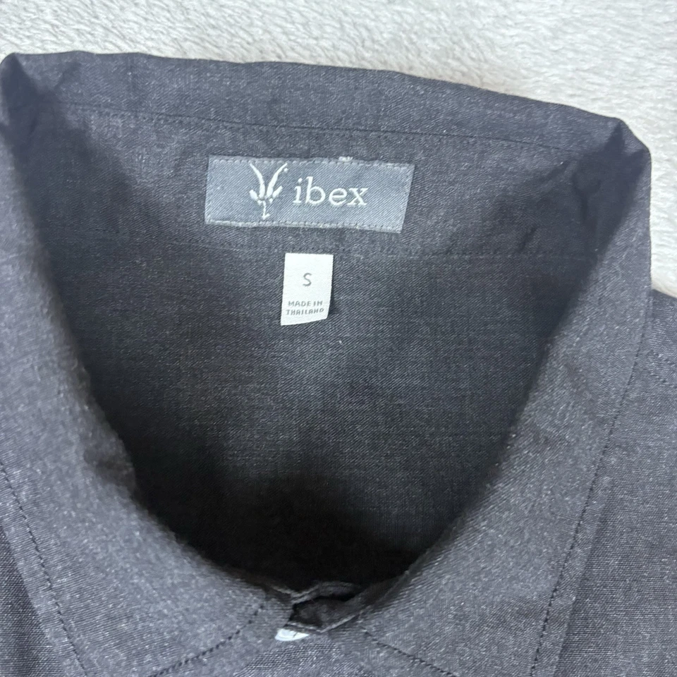 Camisa negra de manga corta con botones pequeña Ibex para hombre DEFECTUOSA Foto 4 de 4