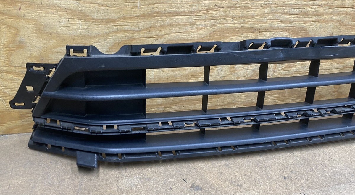 【adgj67】 2015-2017 Volkswagen Jetta Front Bumper Lower Grille OEM