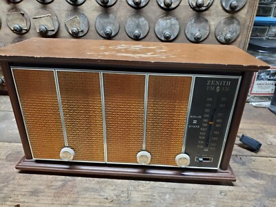 Vintage Zenith AM/FM Solid State Table Top Radio Model Z430 - AM