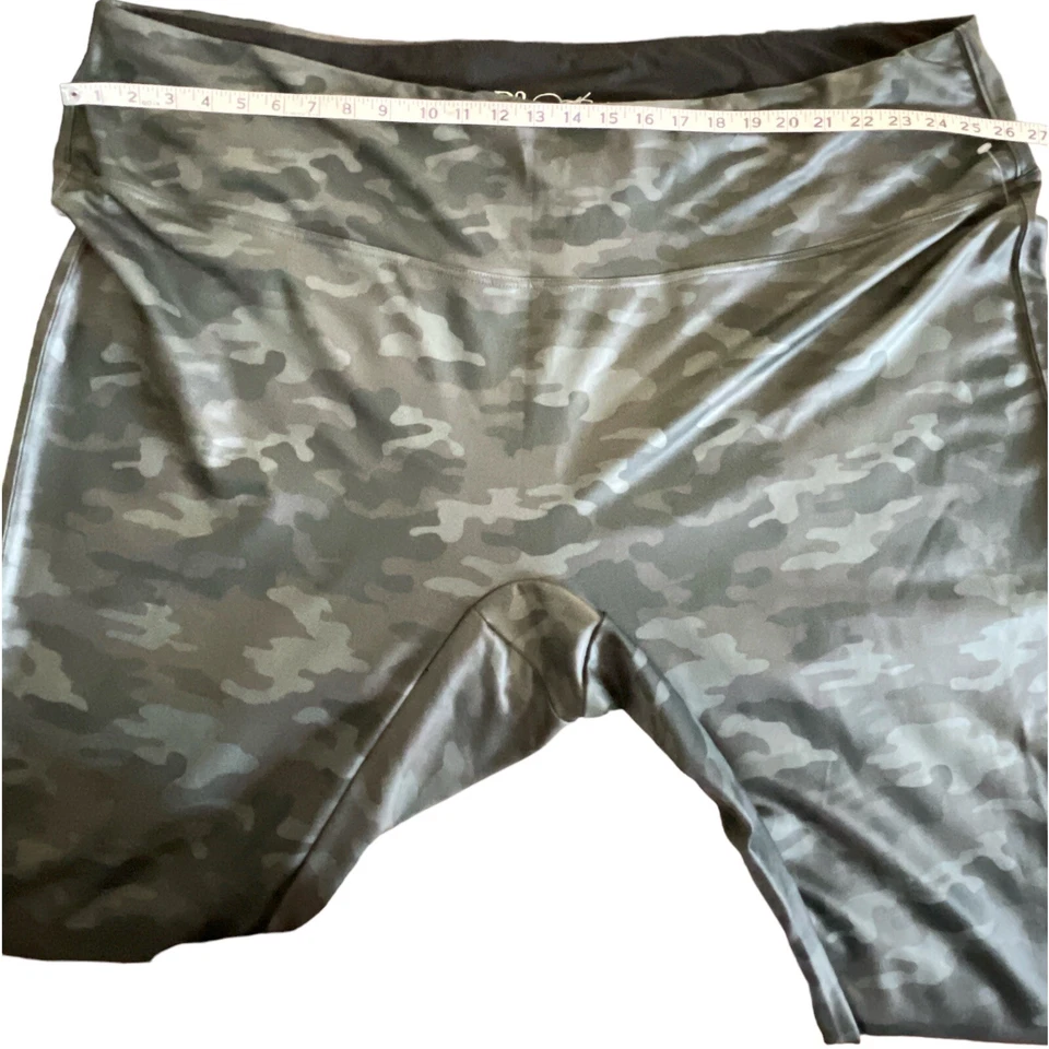 Leggins para mujer talla grande 5X DG2 de Diane Gilman leggings camuflados negros Foto 3 de 4