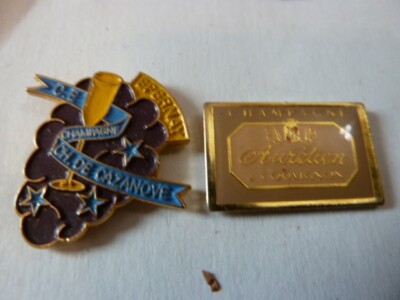 Lot Pin's FOOTBALL - Coupes du Monde - Clubs Amateurs - avec attaches