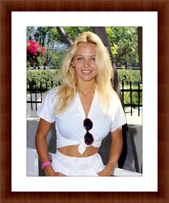 Pamela Anderson 8.5 x 11 Color Unframed Collectable Photograph