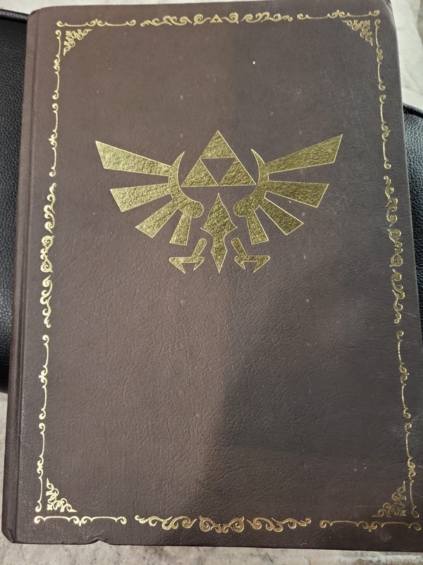 The Legend of Zelda: Twilight Princess Collector's Edition Strategy Guide W/Map