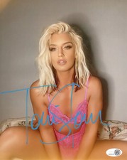 2019 Leaf Wrestling Autographed Photograph Edition 10