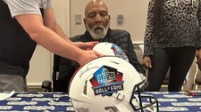 Jim Brown Signed Pro Football Hall of Fame Original Football Helmet