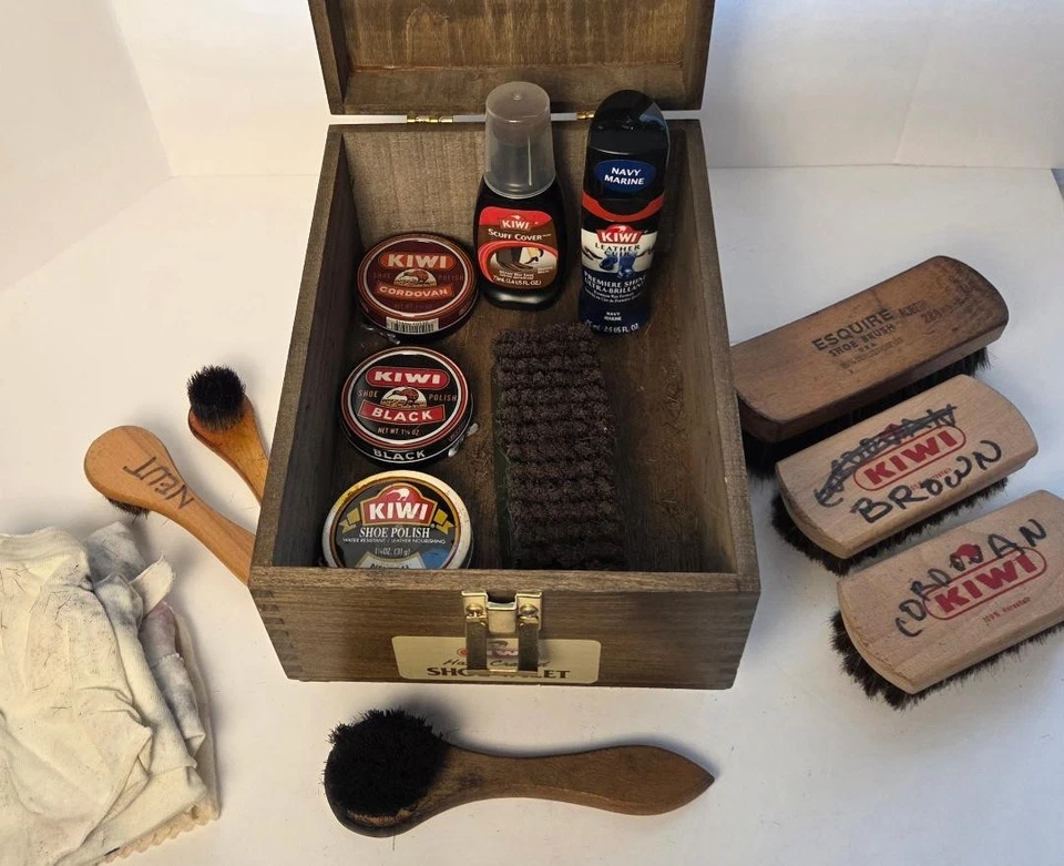 Vintage KIWI handgefertigter Schuhdiener Holz Schuhputzkasten Set 7 Bürsten - Bild 3 von 4