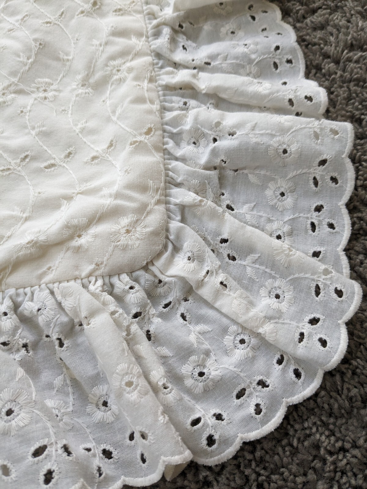 Pair Vintage Eyelet Lace Pillow Shams Cream Ruffle Cottagecore Shabby