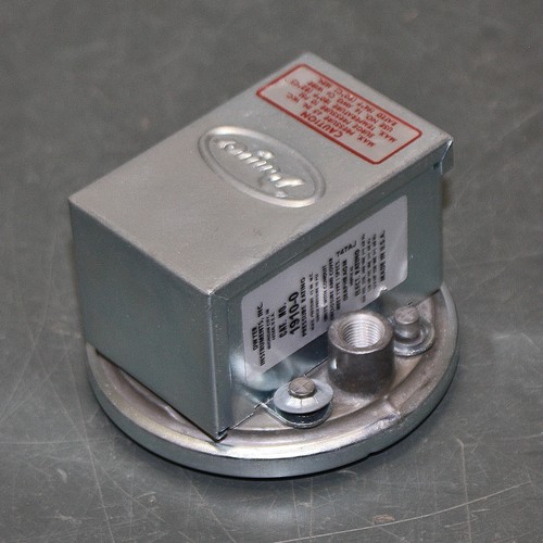 PARTIAL - Dwyer Differential Pressure Switch 1910-0, Adjustable, SPDT, 1/8" FNPT - Picture 4 of 6